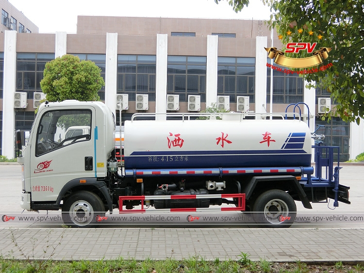 4,000 Litres Mobile Water Truck Sinotruk-LS